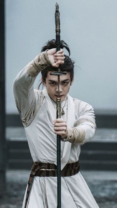 Korean Swordsman, Two Swords Pose, Warrior Pose Reference, Dynamic Pose Drawing, Swordsman Pose, Ninja Concept Art, Adventure Poses, Samurai Pose, Chinese Swordsman