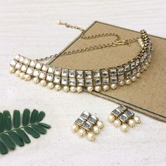 Handmade Choker Necklace Indian, Kundan Handmade Jewellery, Small Choker Necklace Indian, Pearl Sets Jewellery Indian, Jewelry Accessories Aesthetic, Fancy Choker, Korean Jewellery, Necklaces 2023