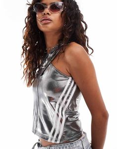 Tops par adidas Originals Le selfie, c'est pour bientôt Fini métallisé Dos nu Logo Coupe classique Spiegel Selfie, Jane Dress, Wide Jeans, Plus Size Skirts, Leather Dresses, Maxi Dress Trend, Adidas Samba, Plus Size Pregnancy, Nike Dunk