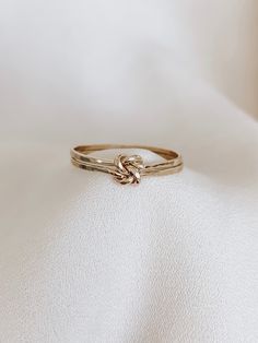 Double Knot Ring, Love Knot Ring, Gold Double Knot Ring, Knot Ring Gold, Gold Stacking Rings, Gold Knot Ring, Silver Knot Ring   This Ring is so lovely and gorgeous. Created from solid 14k gold-filled, or sterling silver round wire, this ring features an open heart-shaped with a love-knot design and presents an attractive, dainty look. Marerial: * 14K gold filled * 925 sterling silver  * 14K rose gold filled *CURRENT PRODUCTION WORKS* All items are made to order. Please check our policies page, Love Knot Wedding Ring, Cute Small Promise Rings, Promise Ring Infinity, Lovers Knot Ring, Love Knot Jewelry, Cute Rings For Girlfriend, Double Knot Ring, Gold Rings Promise, Pointer Finger Rings For Women