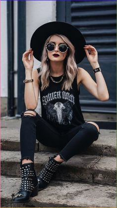 Looking for Italian summer outfits for your upcoming trip? You should check out this list of 21+ Italy outfits that effortlessly exude aesthetic Italian summer. Where To Apply Highlighter, Summer Goth Outfits, Apply Highlighter, Italian Summer Outfits, Rocker Outfit, Dark Elegance, Black Lace Crop Top, Outfits Edgy, Summer Goth