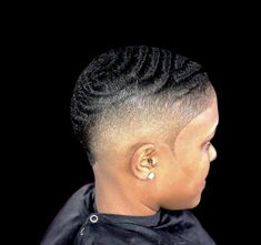 Low Mohawk Fade Women, Womens Skin Fade Haircut, High Fade Haircut Women, Short Mohawk Fade Women, Female Fade Haircut Black Women, Waves 360, Mohawk Fade