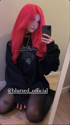 Alt Pose, Instagram Mirror Selfie, Aesthetic Grunge Outfit, Cute Emo, Goth Outfits, Edgy Outfits, Aesthetic Hair