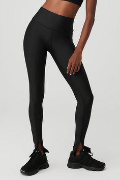 7/8 High-Waist Airlift Legging - Black | Alo Yoga Fall Leggings, Womens Capris, Cool Jackets, Alo Yoga, Yoga Wear, Long Sleeve Crop Top, The Streets, Black Leggings, Short Tops