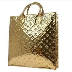 Louis Vuitton Tote Bag, Louis Vuitton Tote, Louis Vuitton Totes, Fancy Bags, Gold Mirror, Bags Designer Fashion, Louis Vuitton Bag, Designer Fashion, Bags Handbags