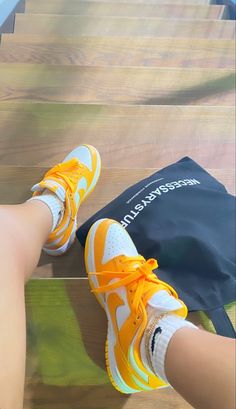 Trendy Shoes Sneakers, Dr Shoes, Nike Shoes Girls, Preppy Shoes, Jordan Shoes Girls, Pretty Shoes Sneakers, Jordan Shoes Retro, All Nike Shoes, Nike Shoes Jordans