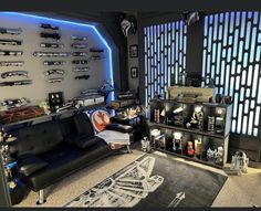 Star Wars Decor Home, Classy Nerd Room, Anime Man Cave, Star Wars Gaming Setup, Star Wars Theater Room, Star Wars Bookshelf, Star Wars Gaming Room, Star Wars Man Cave Ideas, Mandalorian Room