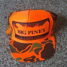 Great Pre-Owned Vintage Condition The Hat Has Been Used By It's Previous Owner See Pictures For The Overall Condition Price Is Fixed, Firm And Non-Negotiable We Do Not Accept Any Form Of Offers It Comes From A Non-Smoking Home Thanks For Your Patronage Orange Camo, Accessories Vintage, Neon Orange, Green Orange, Wyoming, Vintage Accessories, Green And Orange, Camo, Accessories Hats