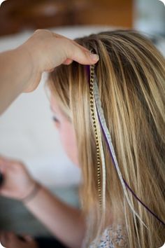 feather extensions DIY Diy Hair Feathers, Diy Feather, Feather Extensions, Feather Hair Extensions, Feather Hair, Feathered Hairstyles, Look At You, Hair Dos, Diy Hairstyles