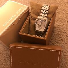 Crystal Bezel Stainless Steel Michael Kors Silver Watch With Diamond Hour Markers, Michael Kors Diamond Metal Watch, Michael Kors Luxury Quartz Watches, Michael Kors Analog Watch, Luxury Michael Kors Analog Watch, Watches Women Michael Kors, Michael Kors Jewelry, Ladies Watch, Womens Watches