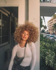 Afro Appreciation Post | 10 Girls who Slay their Natural Hair | Afro Hairstyle Insporation – Natural Born Curls Hairstyles Afro Hair, Hair Inspiration Natural, Bob Natural Hair, Afro Hair Inspiration, Hairstyles Afro, Curly Fringe, Blonde Afro, Curly Cut, Nathalie Emmanuel