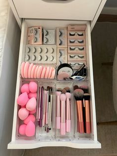 Skincare Routine And Products, Vanity Skincare, Makeup Beauty Room, Beauty Room Vanity, Room Organization Bedroom, Room Organisation, Makeup Drawer Organization, Smink Inspiration