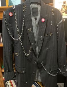 Fancy Punk Outfits Men, Punk Prom Outfit Men, Punk Suit Jacket, Punk Prom Suit, Punk Blazer Outfit, Punk Blazer Diy, Punk Outfits 70s, Punk Formal Outfit Men, Punk Suit Men