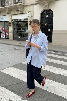 Casual Comfy Outfit Summer, Classic Chic Outfits, Casual Comfy Outfit, Smart Casual Women Outfits, Street Style Outfits Casual, Classy Street Style, Minimalist Fashion Women, Comfy Outfit