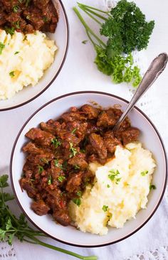 Best Goulash Recipes, Calories In Vegetables, Famous Dishes, Hungarian Cuisine, The Seasoned Mom