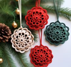 Crochet Christmas Bauble Ornaments, Easy Crochet Christmas Ornaments, Crochet Ornaments Free Pattern, Angel Crochet Pattern Free, Crochet Christmas Ornaments Free Pattern, Crocheted Ornaments, Diy Fall Ideas, Christmas Ornaments Crochet, Christmas Amigurumi