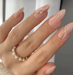 Elegant Nails Almond Art Designs, Elegant Nail Designs Stilettos, Gold Design Nails Simple, Pink And Gold Nail Designs Classy, Pink Nails Gold Accent, Almond Nails Nude Design, Elegant Acrylic Nails Almond, Formal Nail Designs Classy, Fun Nude Nails