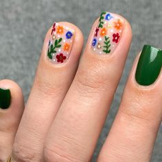 Simple Designs Short Nails, Gel Nails On Short Nails, Gift Wrap Nails, Maximalist Nail Design, Short Nail Inspo Green, Cute Nail Designs Winter, Short Natural Nails Ideas, St Patrick’s Nails, Cute Nails Green