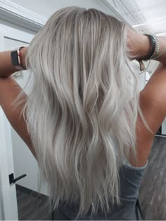 Rooted Cool Blonde, Ice Blonde Shadow Root, Icy Ash Blonde Hair With Shadow Root, White Blonde Hair With Roots, Icy Blonde Shadow Root, Ice Blonde With Shadow Root, White Blonde Babylights, Light Blonde Hair With Shadow Root, Platinum Root Melt