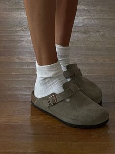 Birkenstock Clog, Boston Clogs, Dr Shoes, Fall 23, Casual Nails, Shoe Wishlist, Xmas List, Clothing Pieces, Shoe Inspo