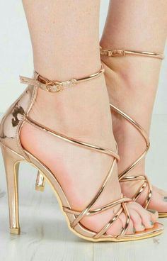 Trendy Heels For Women, Golden High Heels, Golden Heels, Heels Trendy, Hak Tinggi, Trendy High Heels, Rose Gold Heels, High Heels Classy, Fancy Heels