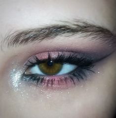 pink and black makeup Pink White Black Eye Makeup, Grey And Pink Makeup, Grunge Pink Makeup, Grunge Hoco Makeup, Purple And Black Eyeshadow Looks, Y2k Prom Makeup, Purple Makeup Goth, Light Pink And Black Makeup, Pink Sparkly Makeup Looks