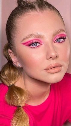 Pink Out Makeup Ideas, Colorful Party Makeup, Colorful Eye Makeup Brown Eyes, Hot Pink Festival Makeup, Pink Graphic Makeup Looks, Graphic Eyeshadow Makeup, Graphic Eye Makeup Looks, Hot Pink Eye Makeup Looks, Makeup Ideas Pink Eyeshadow