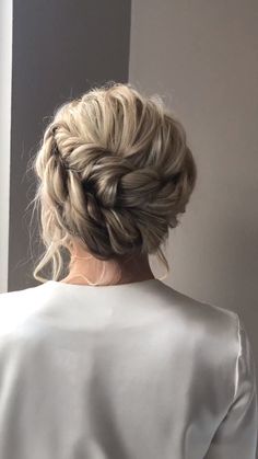 Halo Braid Updo, Medium Balayage, Faux Hawk Women, Medium Aesthetic, Aesthetic Honey, Blonde Honey, Balayage Ideas, Honey Balayage, Tail Hairstyle