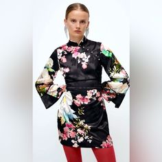 Zara Floral Print Mini Dress Oriental Kimono Style Nwt New With Tags Size: S This Dress Is A Bloggers’ Favorite Questions? Leave A Comment Below! Emerald Green Cocktail Dress, Basic Mini Dress, Zara Red Dress, Favorite Questions, Bow Detail Dress, Kimono Style, Kimono Dress, Mini Shift Dress, Polo Dress