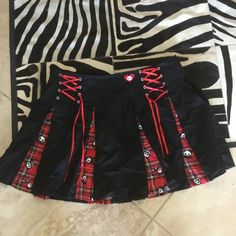 Hot Topic Sold Out Skelanimals Skirt Size 2x Brand New Hot Topic Skirts, Scene Skirts, Scene Skirt, Cheerleader Skirt, Emo Things, Hot Topic Clothes, Punk Skirt, Goth Skirt, Red Suspenders