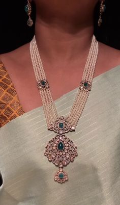 Stone Jwellary Design, Pearl Jewelry Indian Traditional, Diamond Pendant With Pearl Mala, Victorian Jewelry Necklace Gold Indian, Perals Haram Gold, Victorian Lockets Gold Indian, Victorian Jewelry Necklace Indian, Saree With Pearl Jewellery, Beads Jewelry Indian Gold Latest