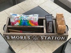 Make a super fun S'mores Station Box for summer with your Cricut or SilhouetteThis is such a great way to keep all your s'mores supplies organized for the summer Diy Wooden Tiered Stand, Diy Smore Station, S’more Box Diy, S’mores Caddy Diy, S’mores Box Idea, S’mores Box Diy, S'more Caddy Diy, S’more Caddy, Smores Box Ideas