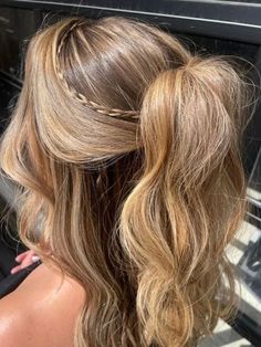 Hoco Hairstyles, Peinados Fáciles Para Cabello Corto, Hot Hair Styles, Penteado Cabelo Curto, Long Blonde, Hairdo For Long Hair, Hair Stylist Life, Easy Hairstyles For Long Hair