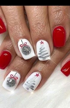 50 Cute Christmas Nail Art Ideas - Festive Designs for the Holidays Xmas Nail Art, Nails Gold, Tree Nails, Cute Christmas Nails, Acrylic Coffin, Cute Gel Nails, Thanksgiving Nails