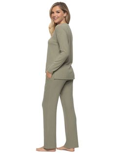 Our Women’s Brushed Rib-Knit Long-Sleeve lounge set is the epitome of versatility. With cozy comfort in mind, this set will keep you warm while looking amazing , the long-sleeve lounge top can be layered under in the winter and worn solo in warmer climates. Its luxuriously soft feel and comfortable stretch make it perfect for lounging, running errands, or travel. Wear this rib-knit long sleeve with the Women's relaxed pant for a matching loungewear set or mix and match with your favorite jeans. Matching Loungewear Set, Everyday Leggings, Relax Pants, Travel Wear, Lounge Top, Maternity Lingerie, Maternity Leggings, Mens Loungewear, Tank Top Camisole