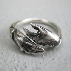 crab CLAW sterling silver ADJUSTABLE ring sz 6 to by ballandchain Claw Tattoo, Crab Claw, Crab Claws, Copper Jewellery, Silver Sea, Bypass Ring, Animal Rings, Chunky Jewelry, Casting Jewelry