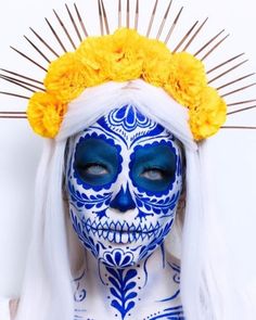 Top 10 Catrina Makeup Looks for Women To Try This Halloween Sfx Gore Makeup, Sugar Skull Face Paint, Catrina Makeup, Halloweenský Makeup, Sugar Skull Artwork, Sugar Skull Makeup