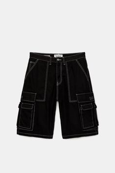 2000s Fashion Inspiration, Bermuda Cargo, High Street Fashion, Cool Outfits For Men, Clothing Mockup, Shorts Cargo, Black Cargo, Pull & Bear, Cargo Pant