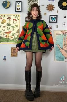 Sophie Seddon, Maximalist Outfit, Maximalist Outfits, Eclectic Outfits, Maximalist Fashion, Best Winter Outfits, Cardigan Vintage, Quirky Fashion