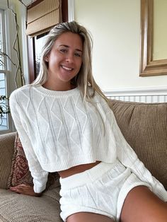 White Lounge Set Cozy Around The House Outfit, Cream Lounge Set Outfit, Cute Lazy Outfits For Summer, Cute Lounge Outfits Summer, Around The House Outfit, White Lounge Set, Lounge Set Outfit, Summer Lounge Wear, Workout Sets Outfit