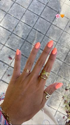 Summer Nails To Make You Look Tan, Cute Nail Color Ideas, Nails To Make You Look Tan, Summer Nail Inspo Solid Color, Cute Summer Nails Orange, Fun Simple Summer Nails, Nail Colors To Make You Look Tan, Single Color Nail Ideas, Plain Nail Color Ideas