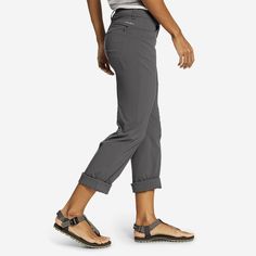 Women's Sightscape Convertible Roll-up Pants | Eddie Bauer Cute Hiking Outfit Summer Plus Size, Cargo Pants Outfit Casual, Leggings Travel Outfit, Travel Pants Women, Cargo Pants Women Outfit, Runners Outfit, Cute Hiking Outfit, Outfits Athletic, Summer Hiking Outfit