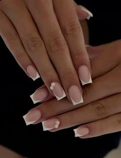 Simple Pink French Nails, Nails Design For Wedding Guest, French Nails With A Design, Cute Gel Nails French Tip, Short Square French Tip Nails Summer, Short Square Gel X Nail Designs, French Nails Outline, French Nails Design 2024, Elegant Nails Square