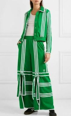 Colorful Sportswear, Sportswear Outfits, Classic Sportswear, Adidas Originals Sneakers, Sporty Pants, Jacket Adidas, Pants Adidas, Creative Clothes, Fashion Vocabulary