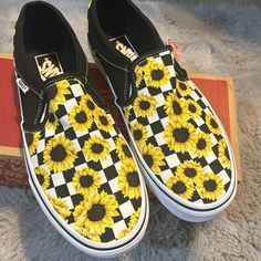 Nwt Sunflower Checker 9 1/2 Sunflower Vans Outfit, Converse Shoes Sunflower, Painted Slip On Vans Sun Flowers, Vans Floral Shoes, Vans Women Sunfkower, Sunflower Vans, Checkered Shoes, Vans Yellow, Women's Vans