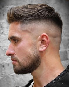 Haircut And Beard, Short Quiff, High And Tight Haircut, Quiff Haircut, Undercut Hairstyle, Simple Prom Hair, Stylish Short Haircuts, Cool Mens Haircuts, Mens Fade