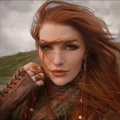 Tathariel no Instagram: “☁️ Voiceless it cries, Wingless flutters, Toothless bites, Mouthless mutters. ☁️ ~ J.R.R. Tolkien” Marita Tathariel, Viking Fashion, Reddish Hair, Redhead Makeup, Red Hair Woman, Celtic Woman, Viking Woman, J R R Tolkien, Red Heads