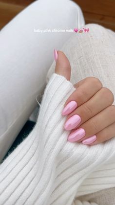 pink chrome nails Aesthetic Nails Chrome, Short Nails Pink Chrome, Simple Pink Nail Designs Almond, Baby Pink With Chrome Nails, Pastel Cute Nails, 2024 Dip Nails, Light Pink With Chrome, Fall Nail Designs Chrome, Baby Pink Nails Chrome