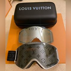 I Am Selling A 2023 Model New Authentic Louis Vuitton Silver Monogram Ski Goggles. Silver Frame And It Comes With 2 Lenses Unsex Very Nice Craftsmanship Brand New Just Got From Louis Vuitton Serious Buyer Only Gifts Under 20 Dollars, Mode Tennis, Ski Glasses, Monogram Jacket, Estilo Cholo, Dope Jewelry Accessories, Black Men Fashion Swag, Silver Monogram, Street Fashion Men Streetwear