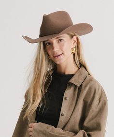 Dean was made to fill a women's western hat dreams. Featuring a pinched crown + a natural mid-length brim with an attached tonal leather band + silver buckle detailing, this classic cowboy hat was made to seamlessly be incorporated into your closet. From a first-time western hat wearer to expert, Dean fits the mold as a timeless style cowgirl hat with a touch of modern refinement, made for the city to the countryside. Classic Timeless Style, Men Hats Styles, Womens Western Hats, Classic Cowboy, Western Hat, Travel Hat, Cowgirl Hat, Timeless Classic Style, Western Hats